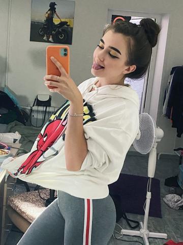 Мила Красивая Брюнетка фото 2