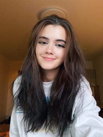 Мила Красивая Брюнетка фото 3